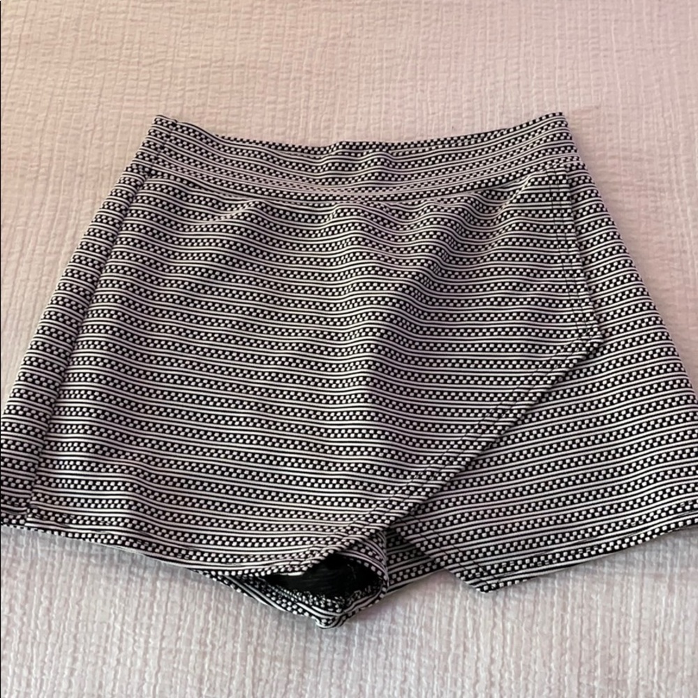 Black & White Boohoo Envelope Skirt
